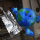 Imagen para el artículo titulado El peluche que Elon Musk envió al espacio se agotó en tiendas y sus creadores no entendían lo que estaba pasando